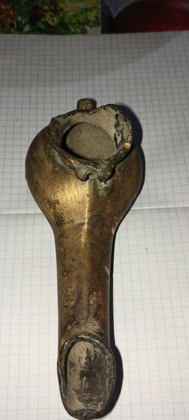 kohne qab: Məhsul: Köhnə mis/pirinç yağ lampası (klassik “lamp” tipli) Təsvir: - — 4