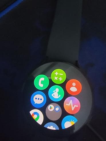 su despensoru: Samsung Galaxy Watch5 (qara) - Model: Galaxy Watch5 - Korpus: dairəvi — 9