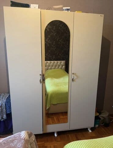 divan işlemiş: İşlənmiş, Açılan, 3 qapılı Düz dolab, Qarderob, paltar dolabı — 1