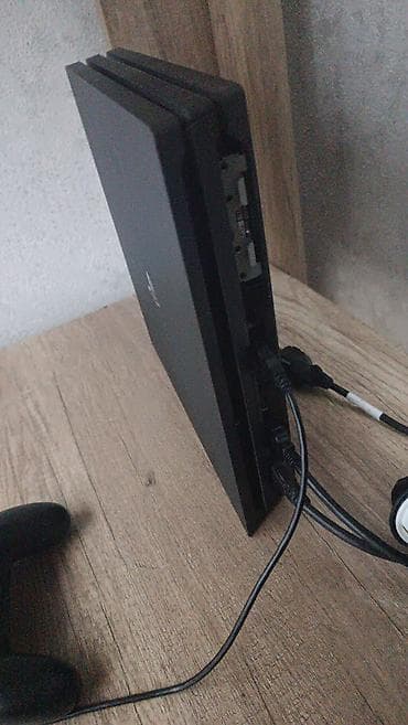 kanp: PlayStation 4 Pro oyun konsolu - Model: PS4 Pro (3 qatlı korpus — 2
