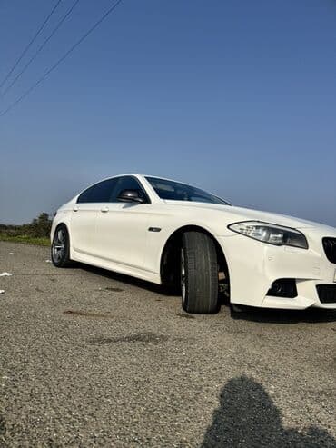 aston martin dbs 6 v12: BMW 5 series: 2 l | 2011 il Sedan — 8