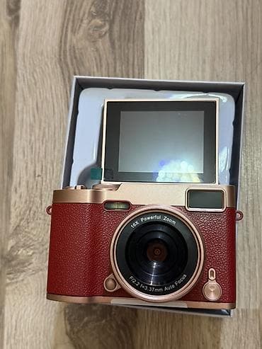 go pro camera: Rəng: qırmızı/qızılı korpus, retro dizayn Növ: kompakt rəqəmsal — 2