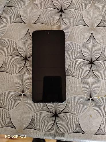 bisirme paneli: Redmi smartfon - Model: Redmi (arka qapaqda loqo). - Rəng: qara, mat — 2