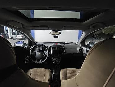 stop hyundai accent: Chevrolet Aveo: 1.4 l | 2014 il 235000 km Sedan — 6