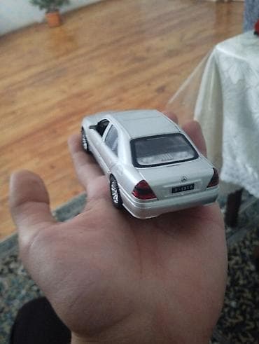 1 43 modelka: Salam. Model 1:36 ölçüsündədir. Cızıq sınıq yoxdur. Sadəcə şuşəsində — 2