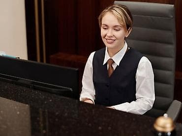 Hostes, qeydiyyatçı tələb olunur, İstənilən yaş