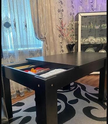 ustol ustul: Qara rəngdə müasir yemək masası və stul dəsti. Masa: - Geniş, düz üst — 1