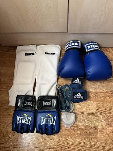 Döyüş və boks üçün tam ekipman seti Setə daxildir: - Matsa və boksa