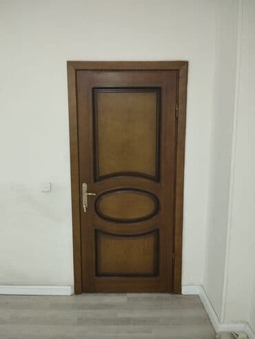 Kafel və bitirmə daşları: Taxta daxili qapı – klassik dizayn - Material: massiv ağac/taxta — 1