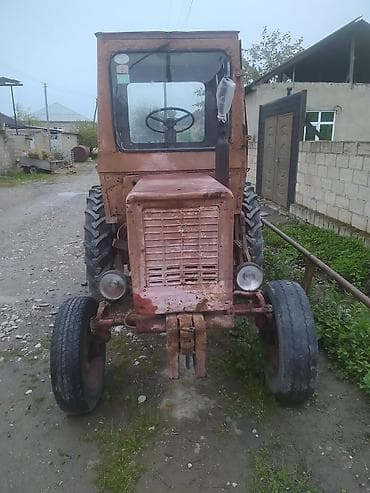 Kənd təsərrüfatı üçün təkərli traktor - Kabinli model, geniş