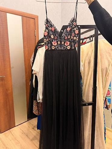 Jiletlər: Qadın uzun axşam/gecə geyimi - Rəng: qara - Üst hissə: dərin — 1