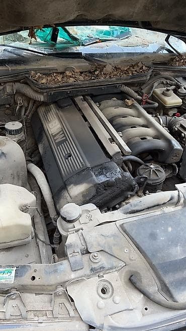 e28: BMW 5 Series E34 – ehtiyat hissələrə - Kuzov: sedan, qara rəng — 1