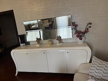 yataxt dəsdi: Ağ rəngdə zərif qonaq otağı mebel dəsti Tərkib: - Geniş bufet/komod – — 1