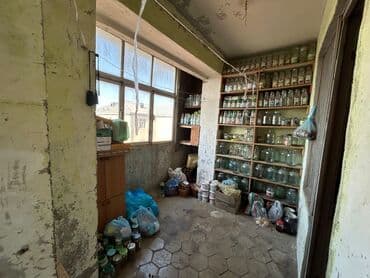 bakida ucuz satiliq evler: Bakı, Binəqədi qəs., 5 otaqlı, Köhnə tikili, m. Avtovağzal, 110 kv. m — 15