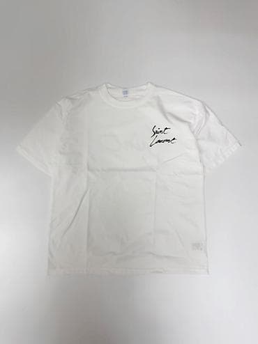 Ağ rəngli qısaqoll T‑shirt - Ön hissədə sinə sol tərəfdə “Saint lalafo.az -da Ağ rəngli qısaqoll T‑shirt - Ön hissədə sinə sol tərəfdə “Saint