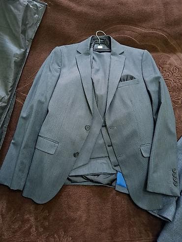 Kişi kostyum dəstləri . 2destdi sok endrimle 250 yox 100azn cemi.1