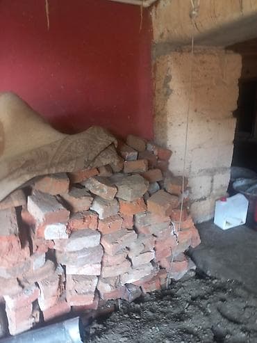 usta ləvazimatları: Lenkeranda blok kerpıcler ve sade kerpıcler satılır. usta işledib — 3