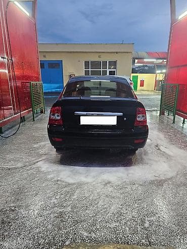 man sat: VAZ (LADA) Priora: 1.6 l | 2011 il 235000 km Hetçbek — 7