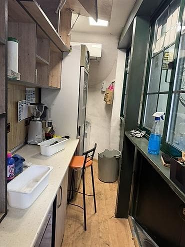 sendiviç panel: Kafe-kiosk üçün tam təchiz olunmuş pəncərəli servis bölməsi və daxili — 3