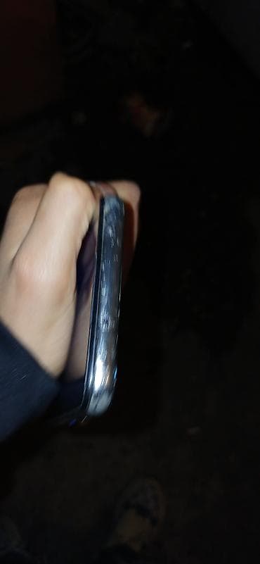 smartfon: Məhsul: Smartfon Xüsusiyyətlər: - Korpus: parlaq metal rəngli yan — 1