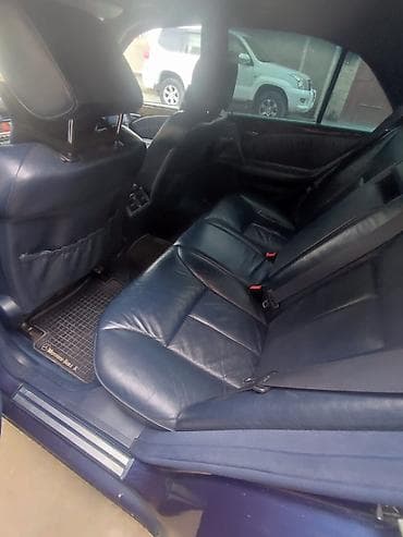 Mercedes-Benz E-Class: 2 l | 1999 il Sedan — 4