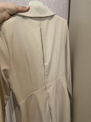 mini geyim: Trendyol qadın paltarı – bej rəngdə, blazer üslubunda mini model — 4