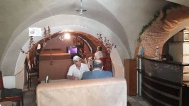 novxani restoranlar: Yasamal rayonu,Daxili işlər Nazirliyin yaxınlığında, 90 kv.m sahəsi — 7