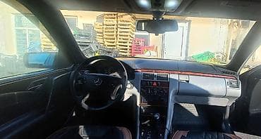 r15 mersedes: Mercedes-Benz E‑Class (W210) sedan - Kuzov: qara rəngli 4 qapılı — 2