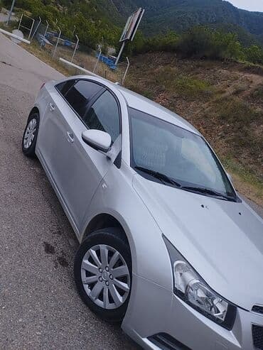 chevrolet cruze r17: Chevrolet Cruze sedan – gümüşü rəng Əsas məlumatlar: - Model — 8