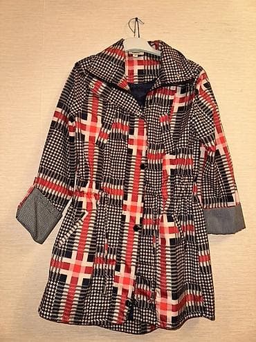 Qadın yağmurluğu / yüngül palto - Naqış: qırmızı–ağ–tünd lacivərd