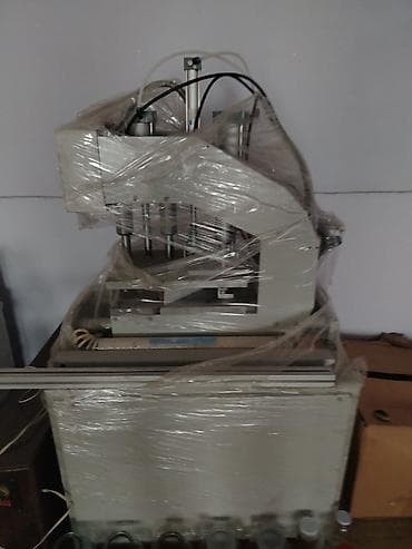 Çoxbaşlı avtomatik doldurma xətti Məhsul təsviri: - Şüşə və ya