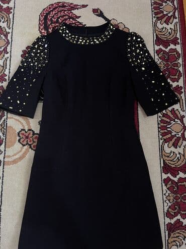 Yeni kimidir.Bahalı geyimdir.150 manata alınıb.2 defe geyılıb