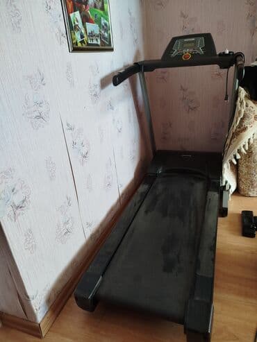 i̇dman qadın ətəkləri: Kettler brendinin qaçış zolağı, fərdi məşqlər üçün nəzərdə — 1