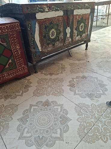 kuklalar evi: Əl işi naxışlı taxta sandıq - Material: bərk ağac - Üstü və ön — 2