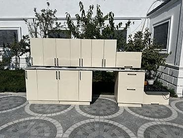 gul: Mətbəx mebeli satılır 370 azn 3.5m olcusunde çürük yoxdur. Üzərində — 1