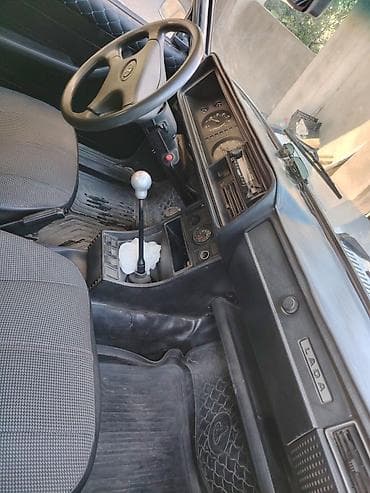 масляный радиатор: VAZ 2107 sedan – ağ rəng, 4 qapı. Texniki və xarici xüsusiyyətlər: - — 6