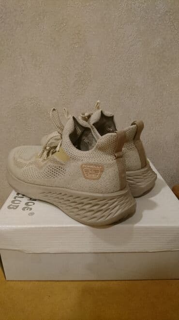 adidas qaçış üçün qadın krossovkaları: Ölçü: 40, rəng - Bej, Yeni — 2