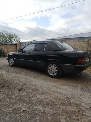 çeşqa maşın: Mercedes-Benz 190: 2 л | 1990 г. Седан — 4