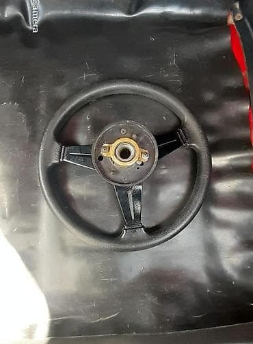 diski teker type 1: MOMO sükan çarxı – 3 şüalı, klassik idman dizaynı - Brend/logo: MOMO — 2