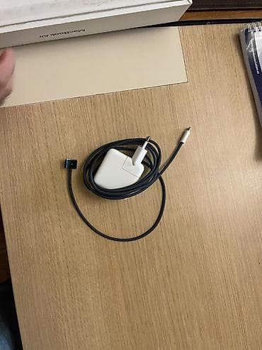 en ucuz apple macbook: Midnight.Nöqtə cızığı yoxdur.100% pil 45 devir.Karopkası adapteri — 4