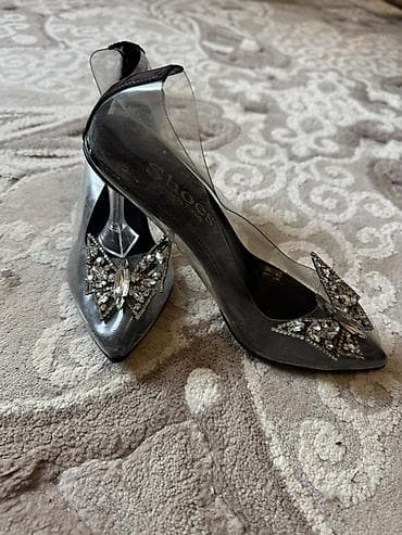 ayyaqabı: Şəffaf tünd boz rəngdə klassik qadın tufliləri - Dizayn — 2