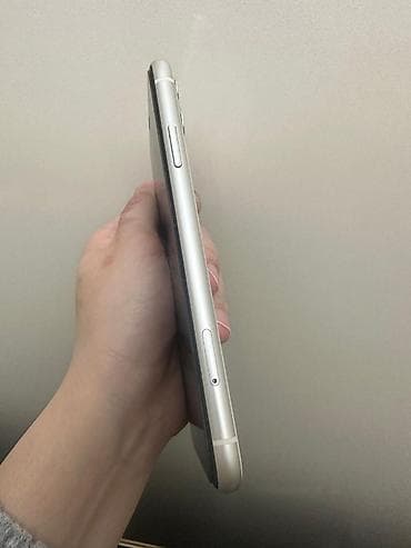 6 ekran: IPhone 11, Ağ, Face ID — 2