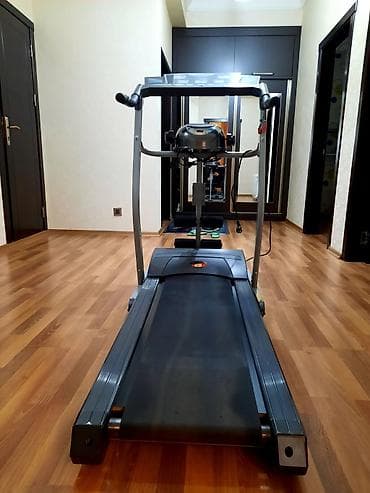 Спорт и хобби: "Treadmill" qaçış trenajoru. Aparat yaxşı vəziyyətdədir. Konsol — 5