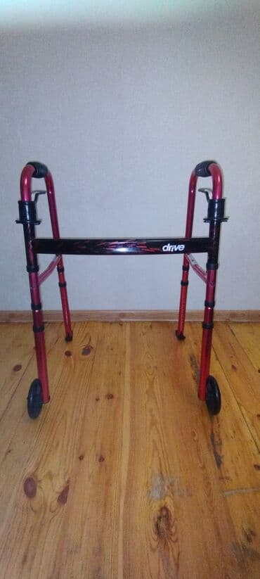 celikler: Asanlıqla qatlanan gəzmə aparatı. Çantasında saxlanıla bilər. Ayaqları — 1