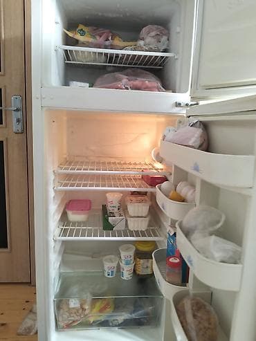 Soyuducu tam işlek tecili satılır Qiymət 130 AZN ünvan bine savxoz — 2