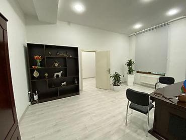 kiraye ofisler: Prestijli 5 mərtəbəli binanın 2-ci mərtəbəsində yerləşir. • Sahə: 3-cü — 4