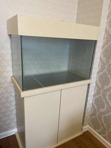 150 litirlik işıqlı akvarium . Altından şkaf kimi də istifadə etmək