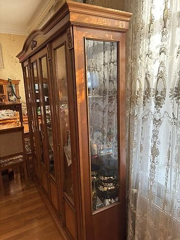taxta dolab: Klassik üslubda iri vitrin-bufet - Material: təbii ağac konstruksiya — 2
