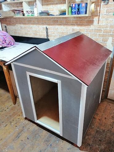 itlər üçün: İt evi – taxta karkaslı, ikitərəfli maili damlı. Xüsusiyyətlər: - — 1