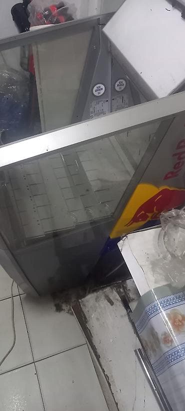 Mağaza üçün şüşə vitrinli içki soyuducusu - Tip: Şaquli, ön hissəsi at lalafo.az Mağaza üçün şüşə vitrinli içki soyuducusu - Tip: Şaquli, ön hissəsi